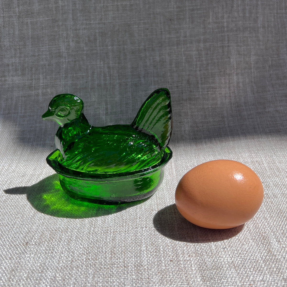 Nesting Hen Bowl & Lid - EMERALD GREEN | Hand Blown Glass - Colombia