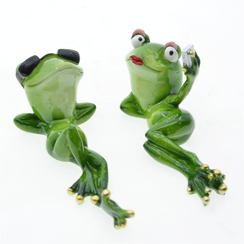 Home couple frog resin ornaments