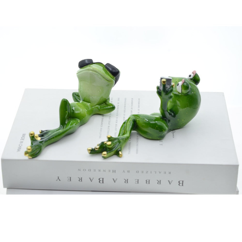 Home couple frog resin ornaments