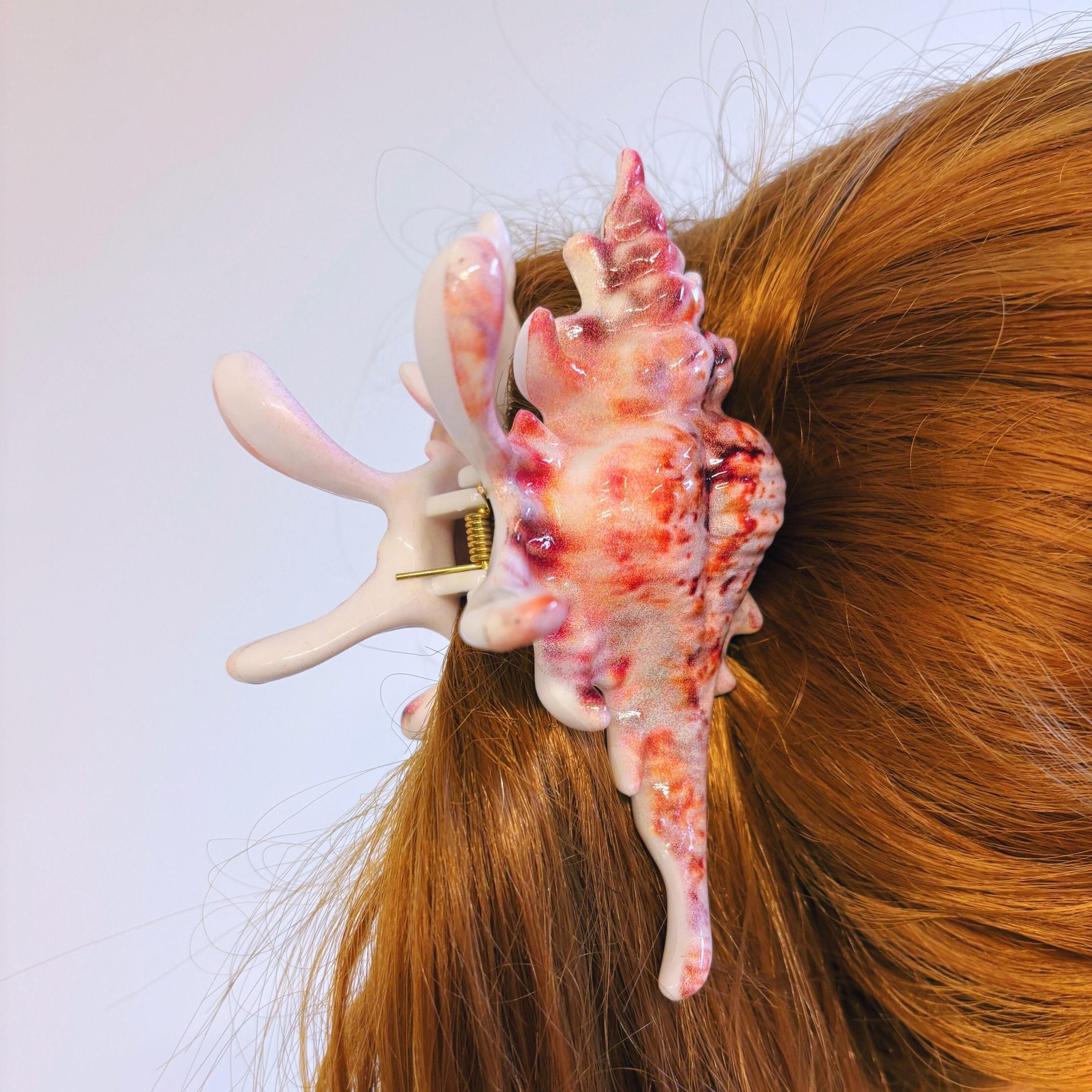 Velvet Claws Realistic Conch Shell Hair Claw in Natural Brown and White
