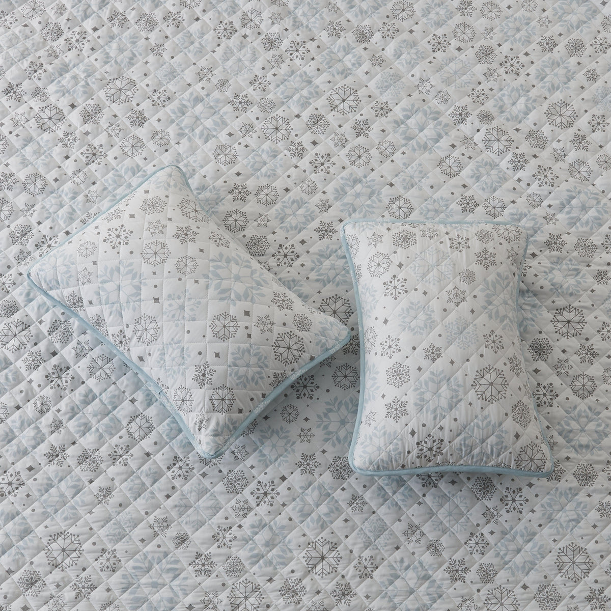 Snowflake Quilt - Nova Collection