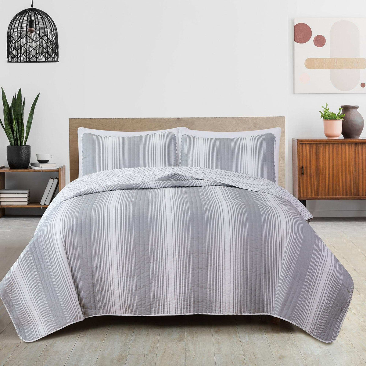 Everette Collection Ombre Striped Quilt Set (Quilts) - view 15