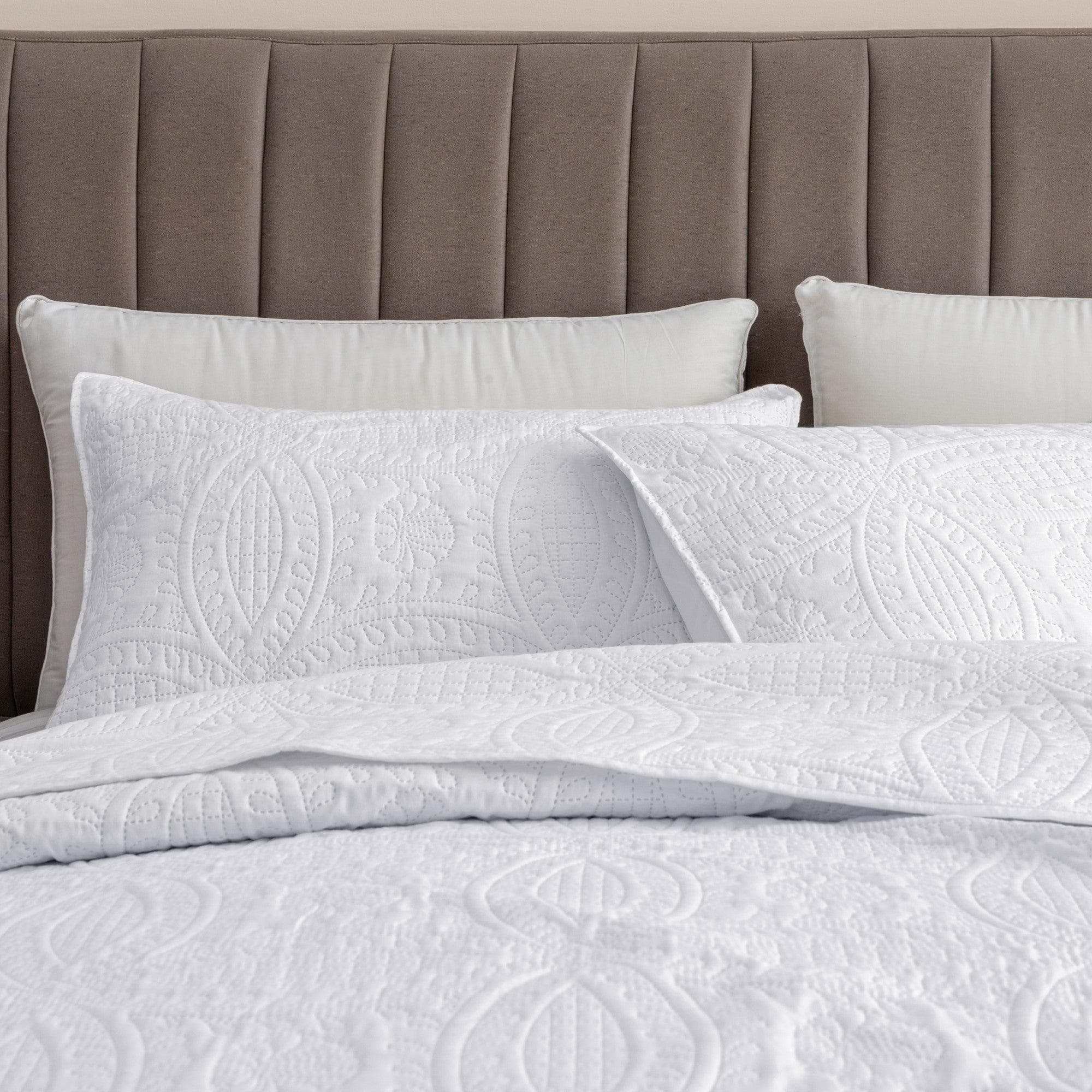 Oversized Medallion Quilt Set - Clara Collection (Quilts & Comforters) - view 5