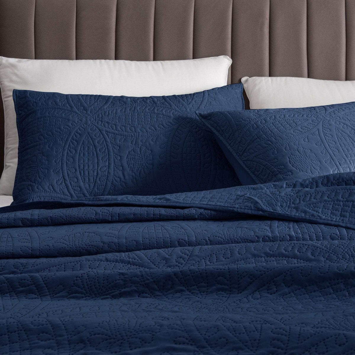 Oversized Medallion Quilt Set - Clara Collection (Quilts & Comforters) - view 17