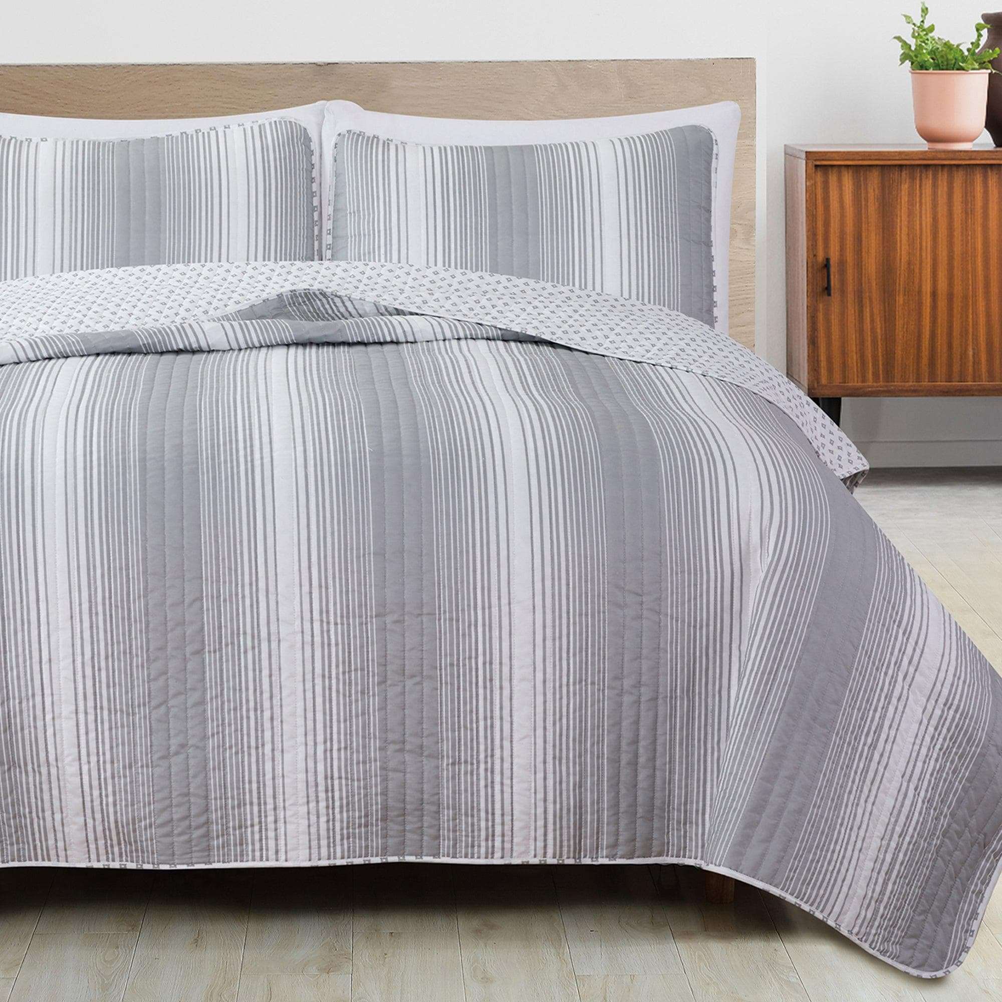 Everette Collection Ombre Striped Quilt Set (Quilts) - view 12